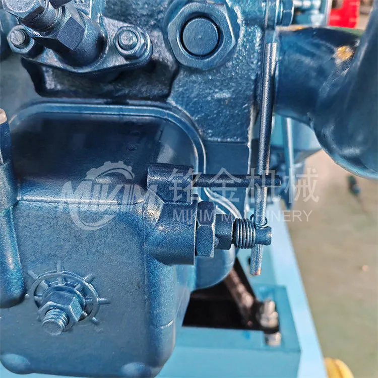 Máy làm thức ăn cho gà thịt